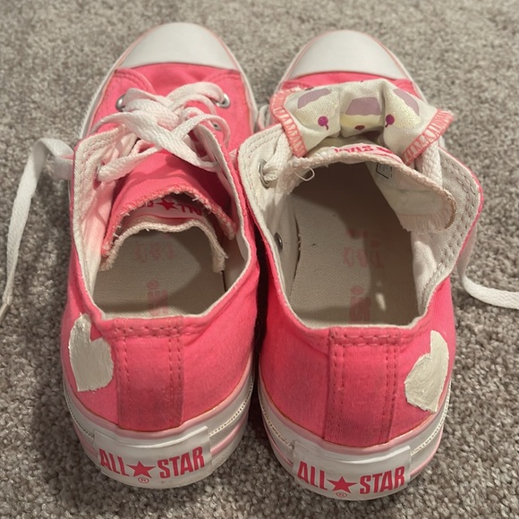 EUC Neon Pink Low Top Converse Chucks Size 6 - Picture 2 of 4